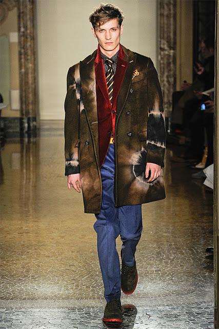 Milan Fashion Week FW12 - Moschino . Comment and Favourite Looks
