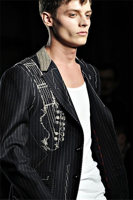 Milan Fashion Week FW12 - Moschino . Comment and Favourite Looks
