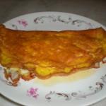 Omelette gustoso con mozzarella ed origano