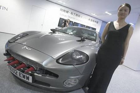 James Bond 6  Mostra auto di James Bond: Aston Martin, anfibio Lotus e sottomarino coccodrillo! | FOTO