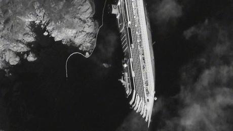 costa concordia satellite image crop 580x326 La Costa Concordia vista dal satellite