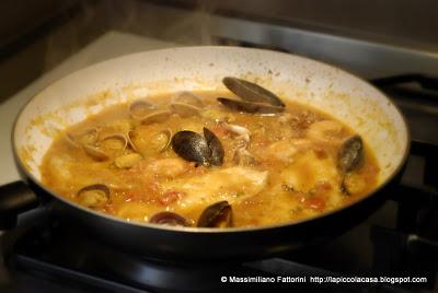 Il mare in tavola: zuppetta di frutti di mare e polpa bianca