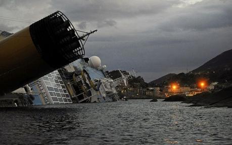 http://www.sky.it/static/contentimages/original/sezioni/tg24/cronaca/2012/01/15/costa_concordia_naufragio_giglio_getty.jpg