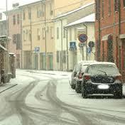 da bambino mi divertivo a mangiare la neve e ora:ALLARME  ARRIVA VLA NEVE  «CHIMICA». La colpa è dello smog