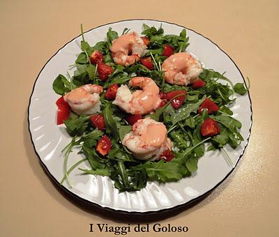 GAMBERI CON RUCOLA POMODORI E SALSA ROSA