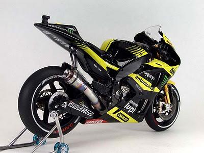 Yamaha YZR-M1 C.Edwards 2011 by Modulo