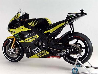 Yamaha YZR-M1 C.Edwards 2011 by Modulo