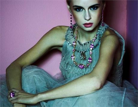 Jewel trends: pink sparkles