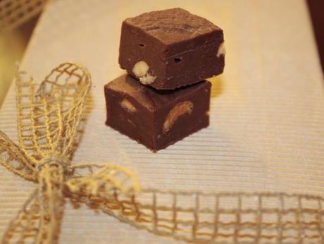 Fudge al cioccolato fondente e nocciole