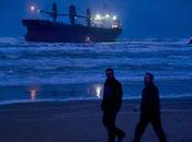 Nave filippina rompe l'ancora incaglia davanti spiaggia olandese