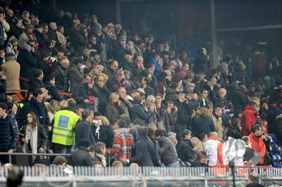 Scontro tra un tifoso e un poliziotto prima di Inter-Genoa