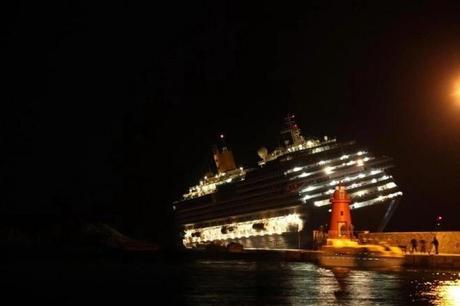 Naufragio Costa Concordia: Notizie false comunicate ai passeggeri (Video).