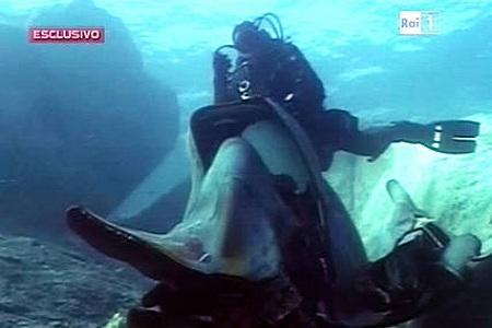 scoglio 3 Costa Concordia: ecco lo scoglio su cui si è squarciata la fiancata la nave | FOTO SUB