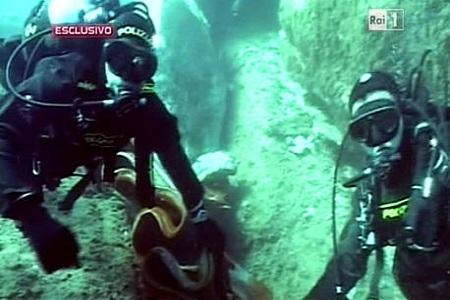 scoglio 6 Costa Concordia: ecco lo scoglio su cui si è squarciata la fiancata la nave | FOTO SUB