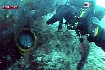 scoglio 4 Costa Concordia: ecco lo scoglio su cui si è squarciata la fiancata la nave | FOTO SUB