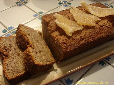 Cake di grano saraceno con banane, noci e zenzero candito