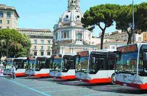 Roma: sparano 2 colpi di pistola a salve sul bus. Autista Atac segnala a carabinieri. Arrestati 2 malviventi