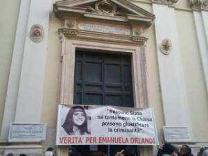 Roma:  «Fuori De Pedis dalla Basilica». Alla manifestazione su Emanuela Orlandi, il fratello «E adesso diteci tutta la verità»