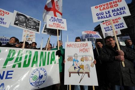 Manifestazione lega a milano 6 Milano manifestazione Lega in Duomo contro il governo con i “Bossi Bobo boys” | FOTO MANIFESTAZIONE