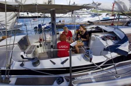 circumnavigatrice a 16 anni 3 450x295 Ragazza olandese di 16 anni ha circumnavigato la Terra in solitaria! | FOTO