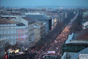 Budapest in piazza contro gli eurobanchieri, ma i giornali italiani censurano la notizia