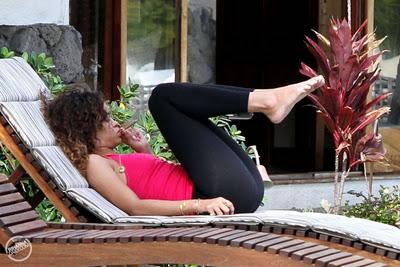 Rihanna Smoking Weed in Hawaii !! ( and other news )