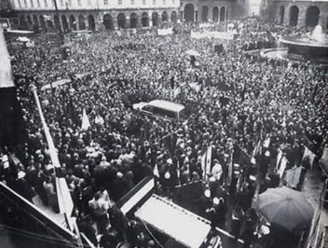 Il 24 gennaio 1979 le brigate rosse uccisero un operaio comunista, Guido Rossa. Il 27 gennaio io ero a Genova al funerale con Pertini e Berlinguer.