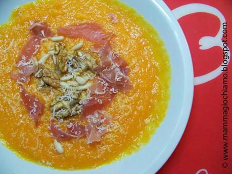 Ricette per mangiar sano: vellutata di carote con noci e pinoli