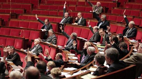 Via libera del Senato francese alla legge contro il negazionismo del genocidio degli armeni. Durissima reazione della Turchia