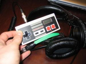 Un lettore mp3 mascherato da controller NES