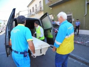 Mandas: Uccide la madre. Il protagonista è noto per episodi di violenza domestica