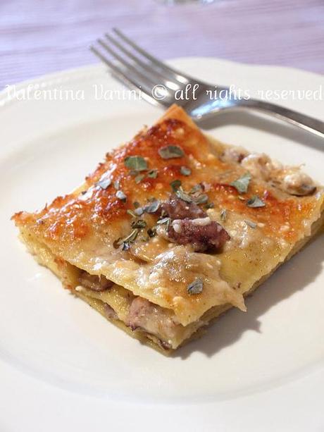 Lasagne con besciamella integrale salsiccia e porcini