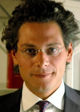 Il viceministro Michel Martone si difende sul suo blog. Non sono tutti #sfigati.