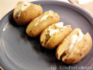 Jacket Potatoes con salsiccia e Chaumes