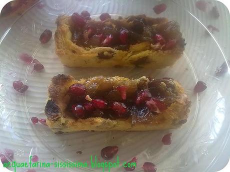 ...bruschettine di panettone con marmellata di cipolle rosse e melograno...