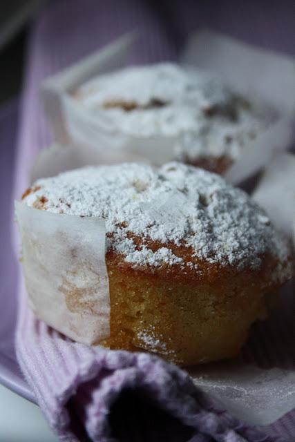 Muffin golosi all uvetta, e crema al pistacchio.