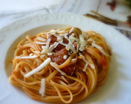 spezzatino con la pasta - kokkinisto me makaronia