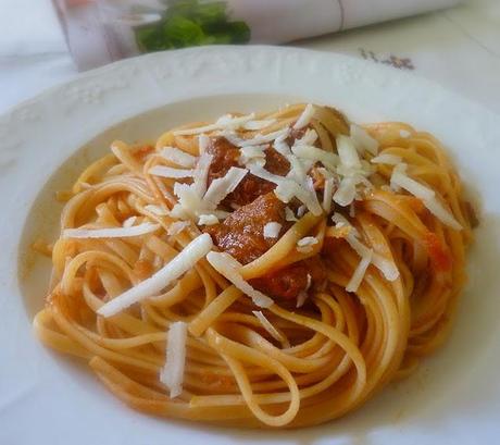 spezzatino con la pasta - kokkinisto me makaronia