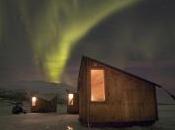 Eruzione solare atto: deviati aerei, aurore boreali eccezionali, telefonini tilt