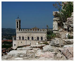 Visioni medievali nella città del lupo. Gubbio.