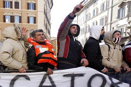 pescatori a montecitorio 31 Manifestazione e scontri dei pescatori in piazza Montecitorio |  VIDEO