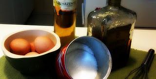 Ingredienti :• 4 uova• 80 gr di zucchero • 4 gusci di vin...