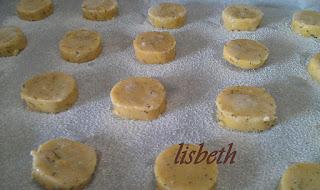 Biscotti al cedro e rosmarino Biscotti al cedro e rosmarino