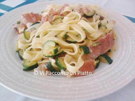 Tagliatelle con zucchine e speck