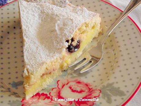 Crema pasticcera con amarene racchiusa in guscio di frolla