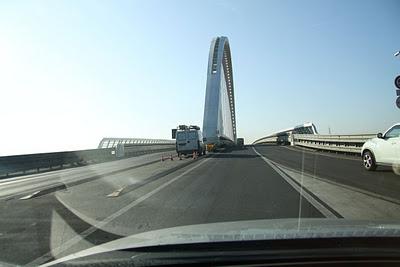 la terra ha tremato sotto i ponti di Calatrava