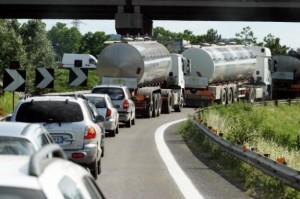 Arrivano le ordinanze dei prefetti ma la protesta non si arrende