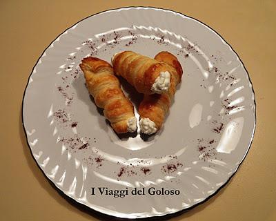 CANNOLI CON PANNA MONTATA