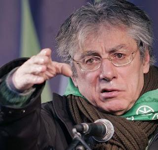 Bossi: “Silvio è una mezza cartuccia”. Cosa non si fa per andare sui libri di storia!