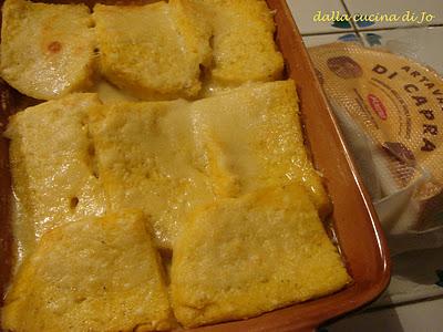 Polenta pasticciata con formaggella di capra stagionata di Artavaggio